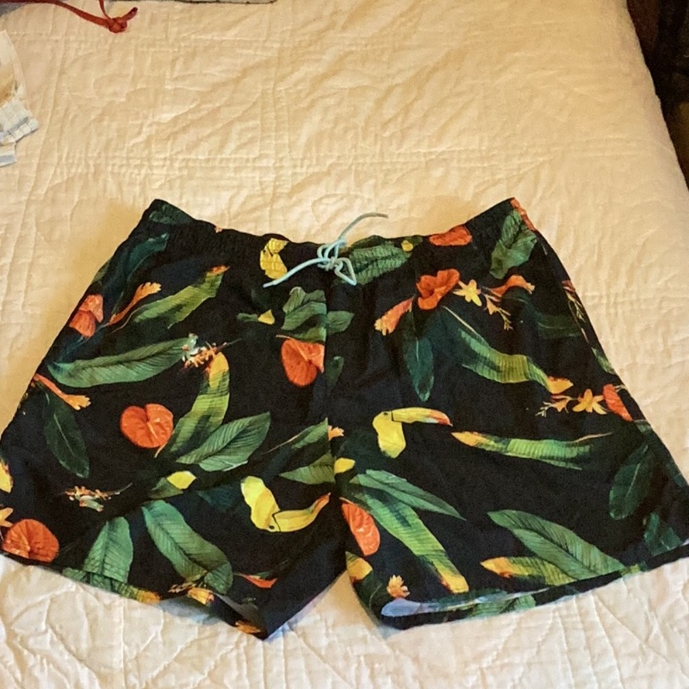 NWOT Old Navy Men’s Swimsuit Sz XXL Toucan